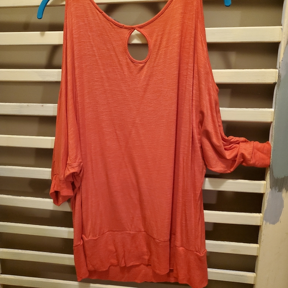 Womens size XL sue&Lola Cold shoulder flowy  top great condition